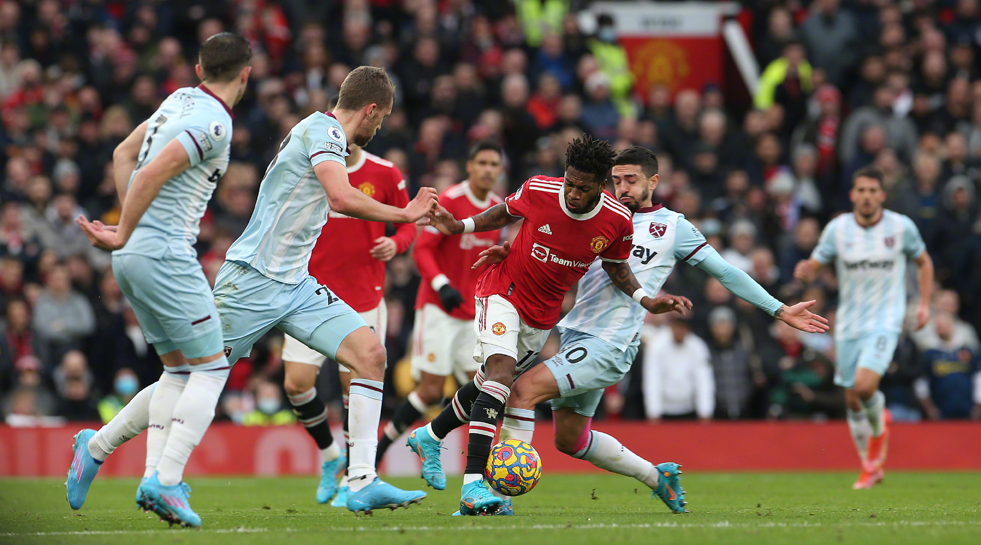 现得尤为突 现得尤为突