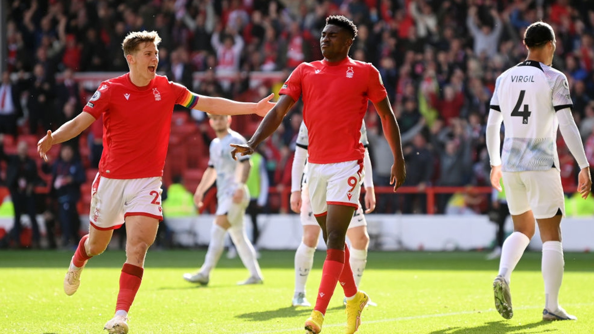 更佔優勢的 更佔優勢的